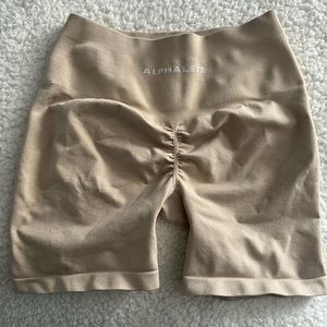 Alphalete hazelnut amplify shorts 4.5in